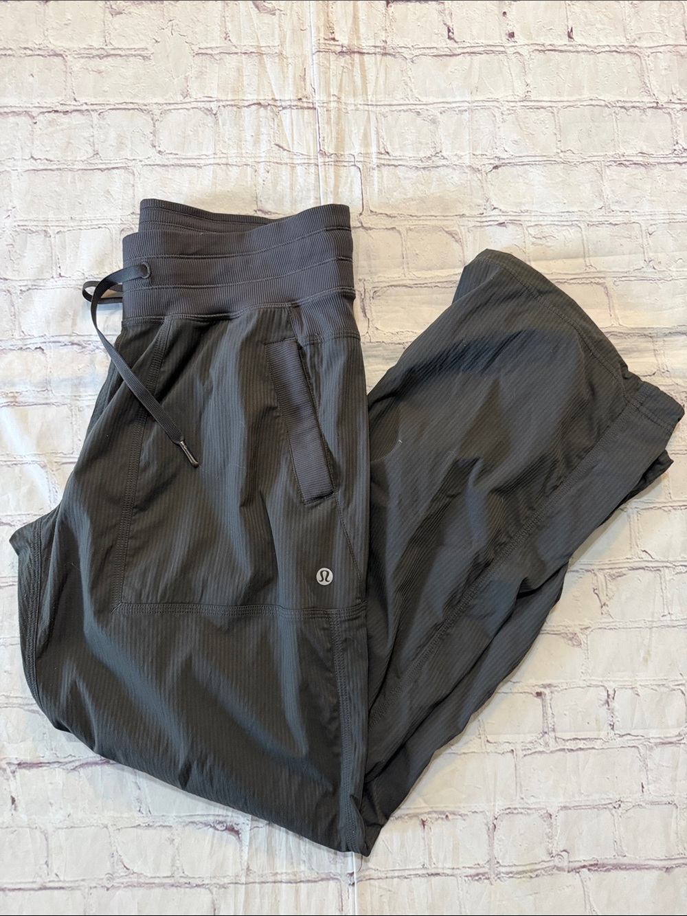 Lululemon Dance Studio Mid-Rise Pant *Short Graphite Grey Size 6 - Picture 5 of 9